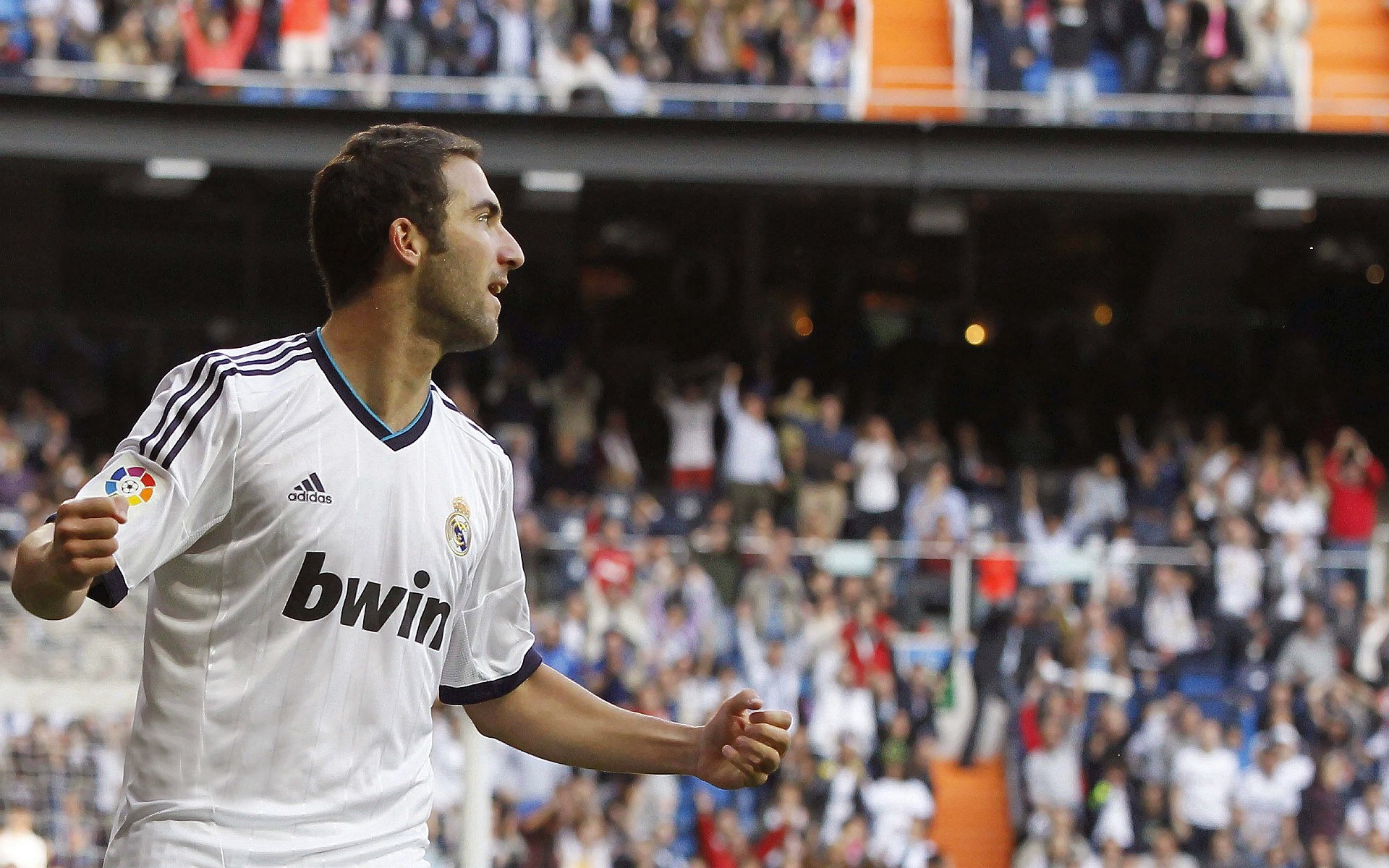 热刺宣布孙兴慜续约至2027，球迷盛赞队魂，热刺失冠孙兴慜赛后落泪